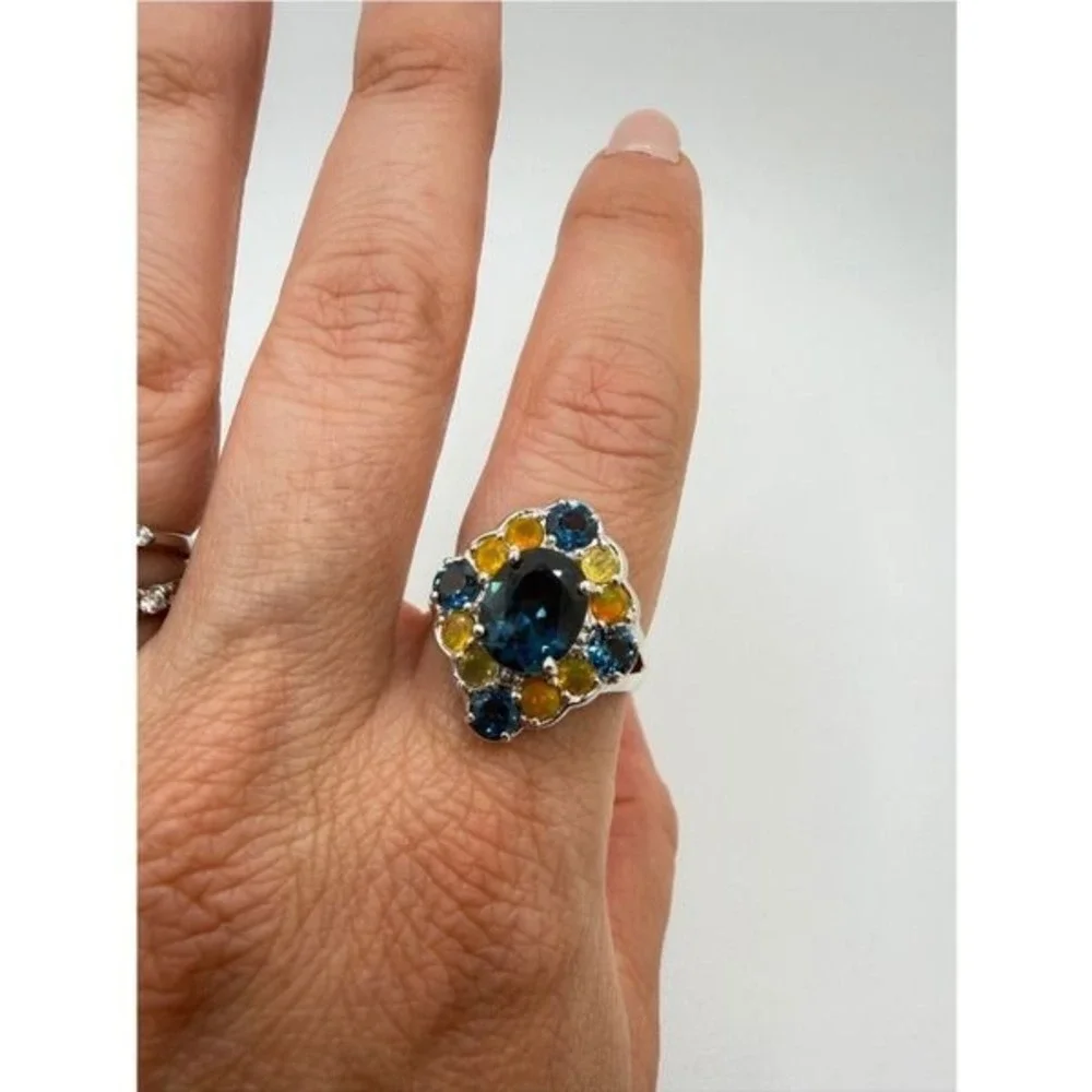 Stunning oval cut, faceted London Blue topaz and opal accent, 925 ring!